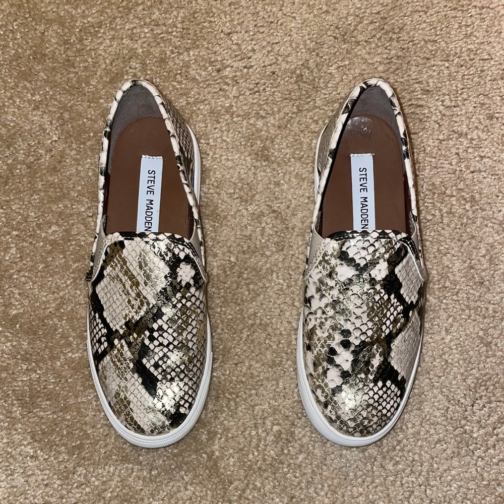 Steve Madden slip ons